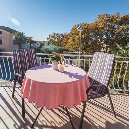 Apartment Gorgeous In With Wifi Porec